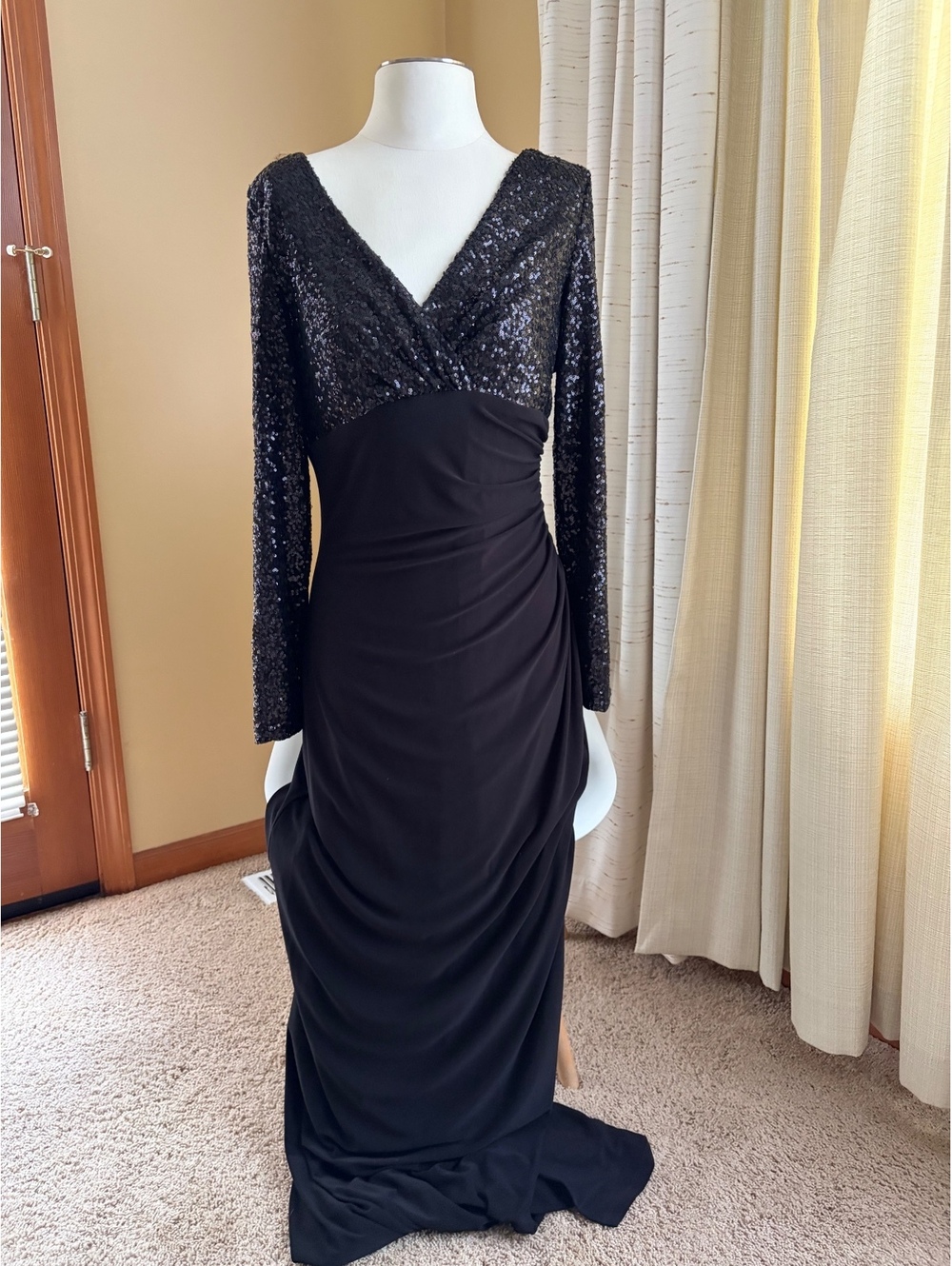 Ralph Lauren black long sleeve evening gown dress sequin V-neck bodice Size 12